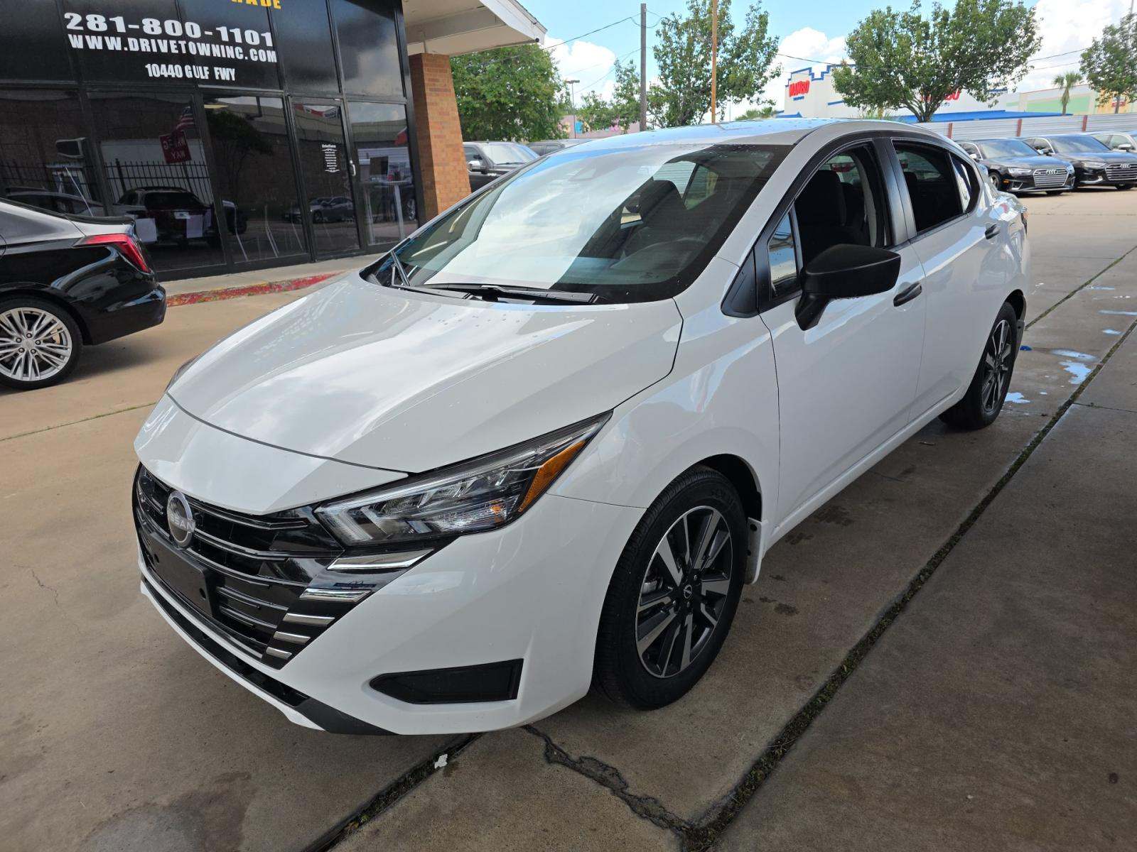 NISSAN VERSA - 1