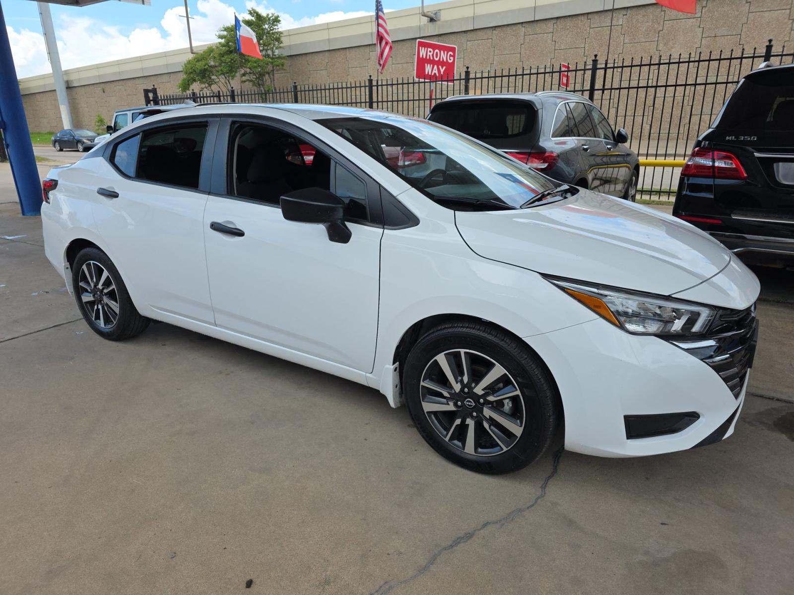 NISSAN VERSA - 4