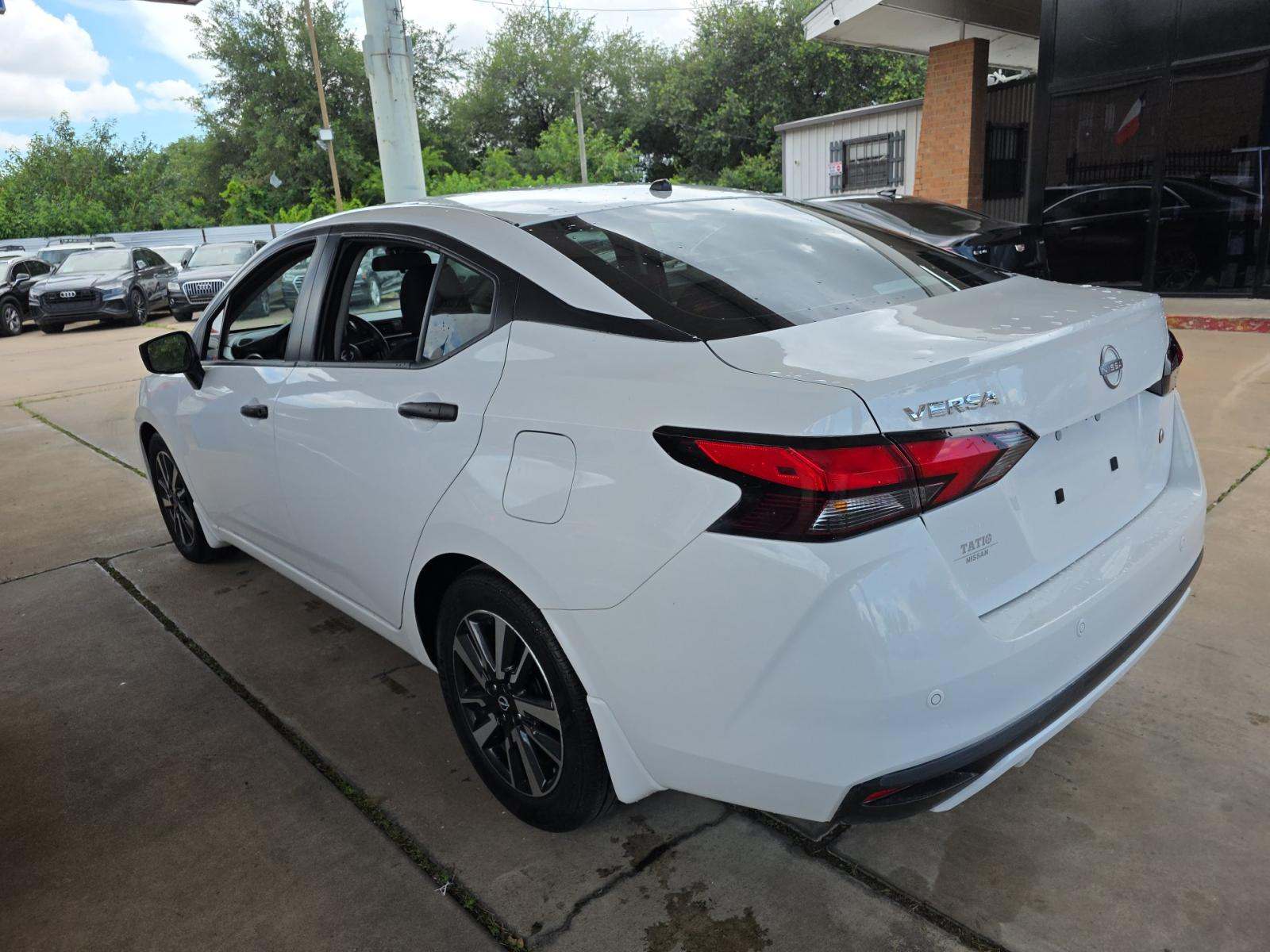 NISSAN VERSA - 2