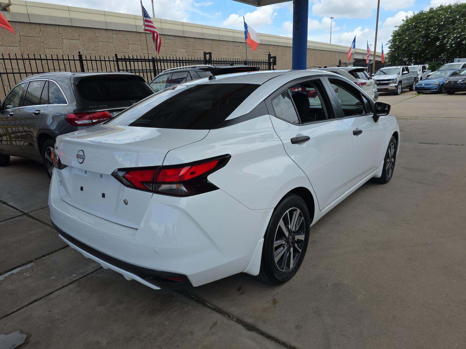 NISSAN VERSA - 3