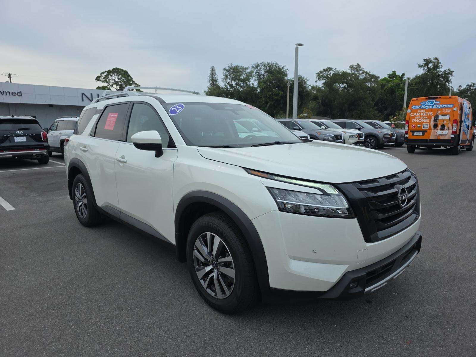 2023 Nissan Pathfinder SL FWD