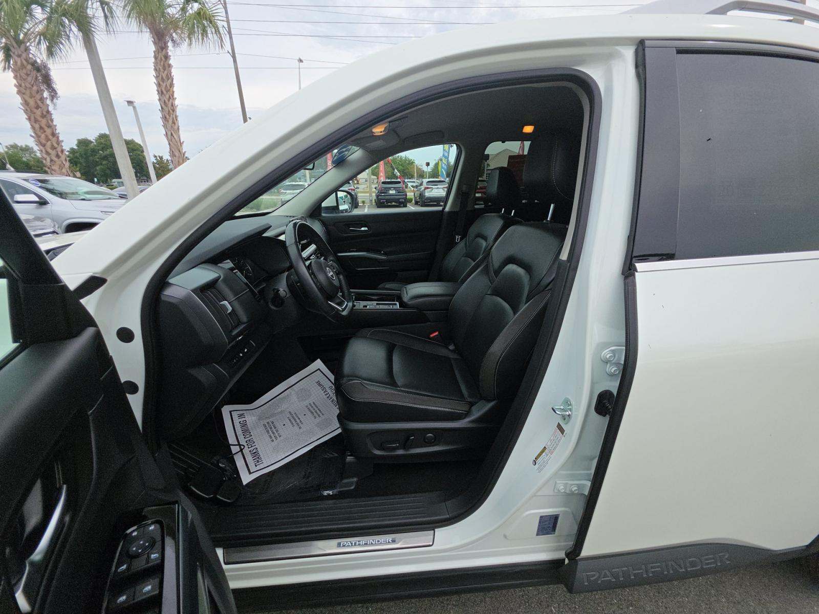 2023 Nissan Pathfinder SL FWD