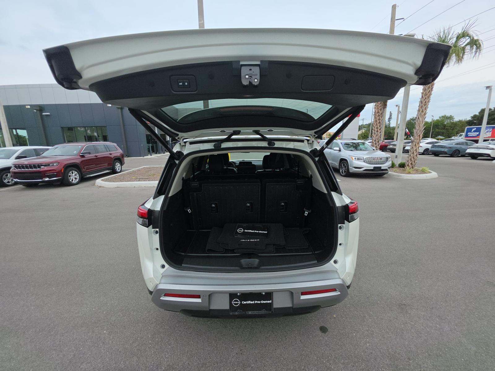 2023 Nissan Pathfinder SL FWD