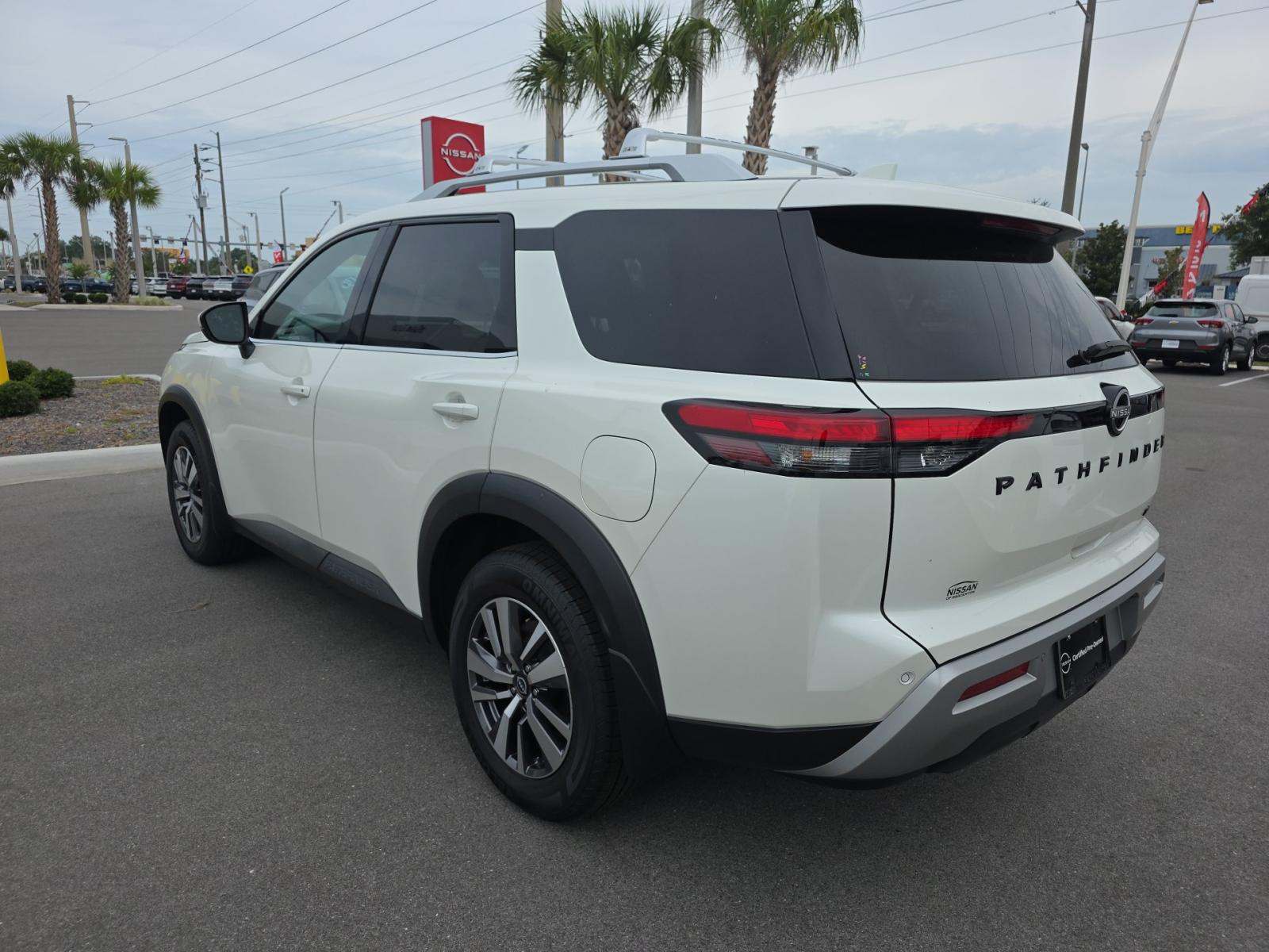 2023 Nissan Pathfinder SL FWD