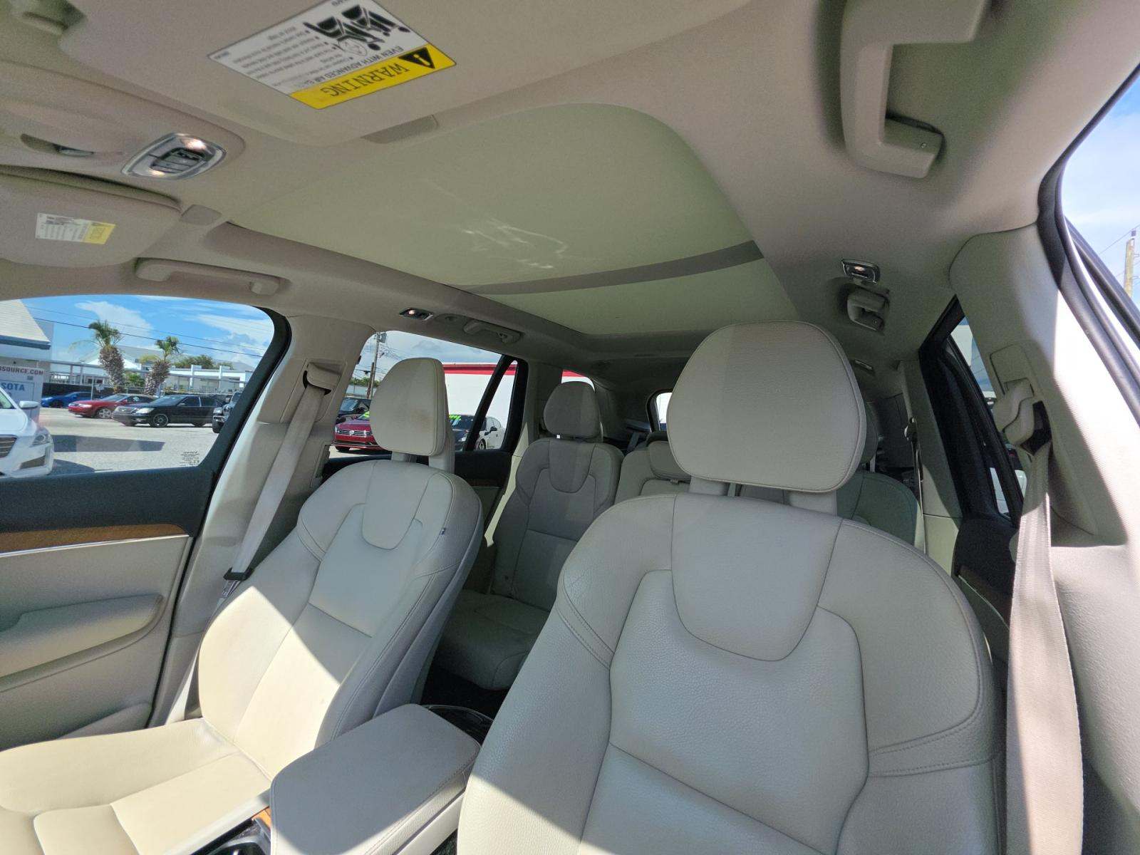 2021 Volvo XC90 T6 Momentum AWD
