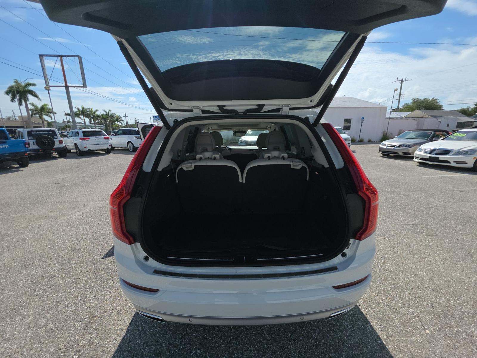 2021 Volvo XC90 T6 Momentum AWD