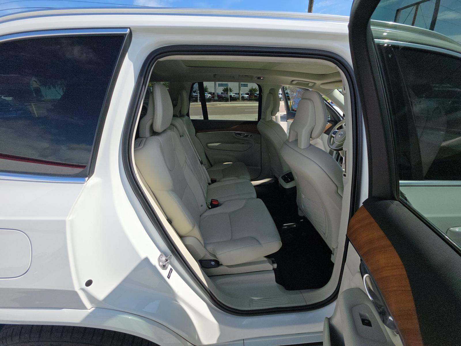 2021 Volvo XC90 T6 Momentum AWD