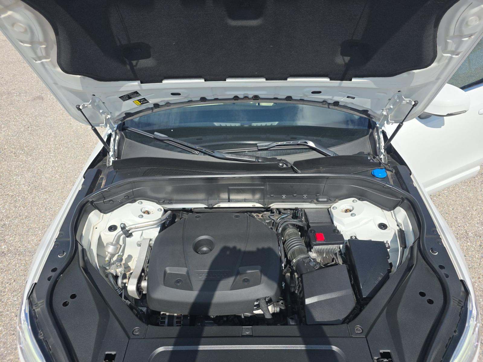2021 Volvo XC90 T6 Momentum AWD