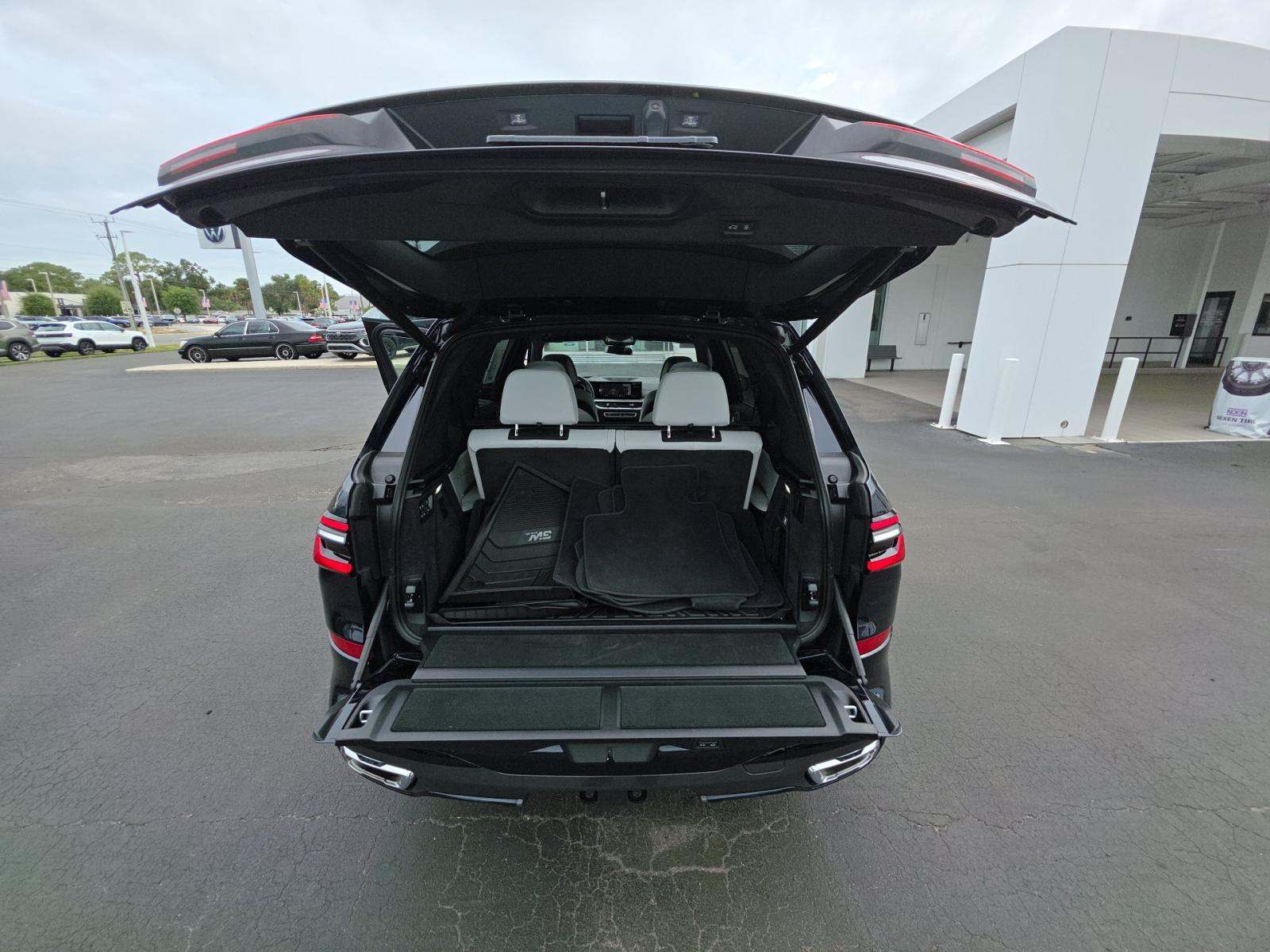 2025 BMW X7 xDrive40i AWD