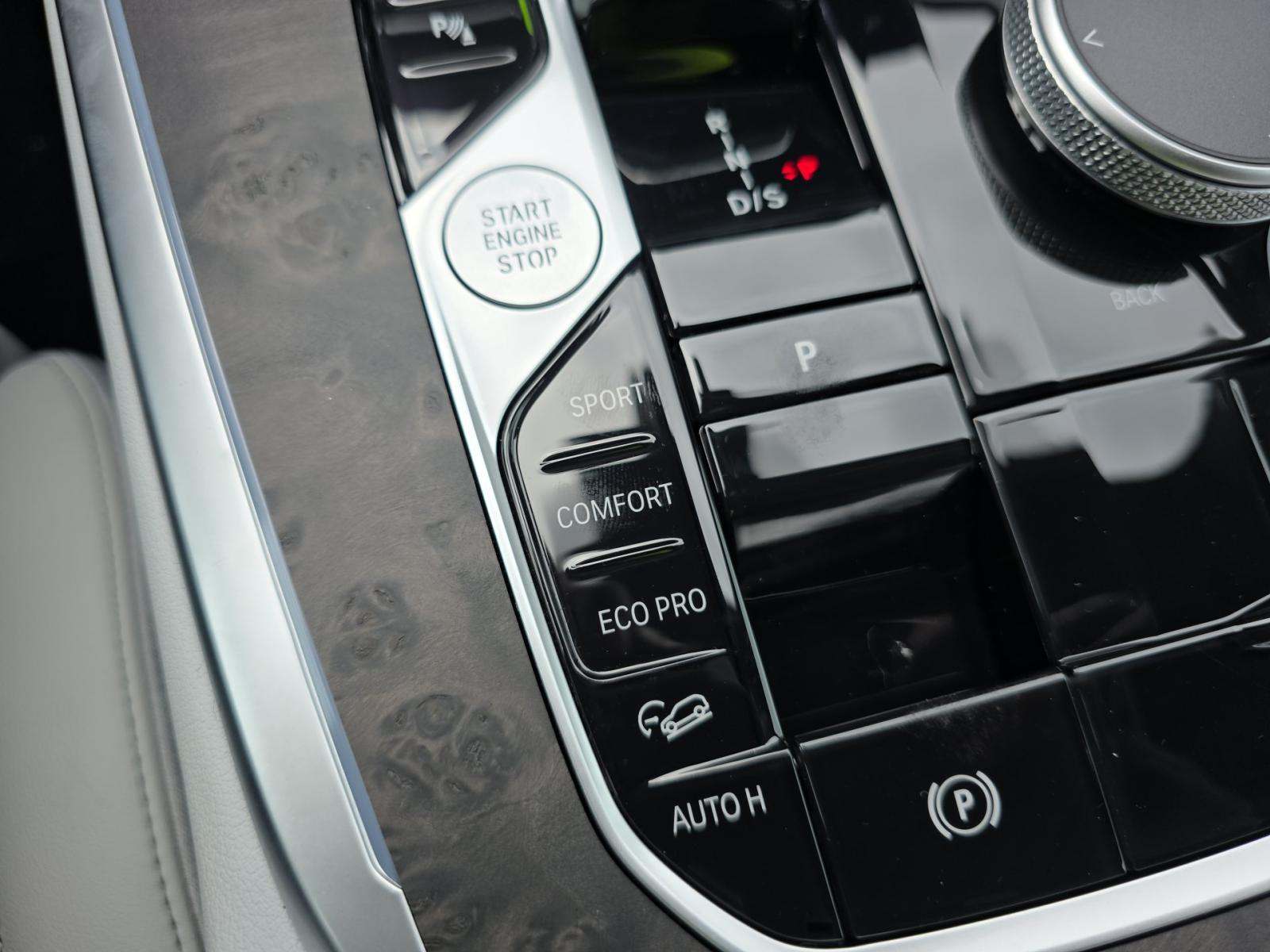 2025 BMW X7 xDrive40i AWD