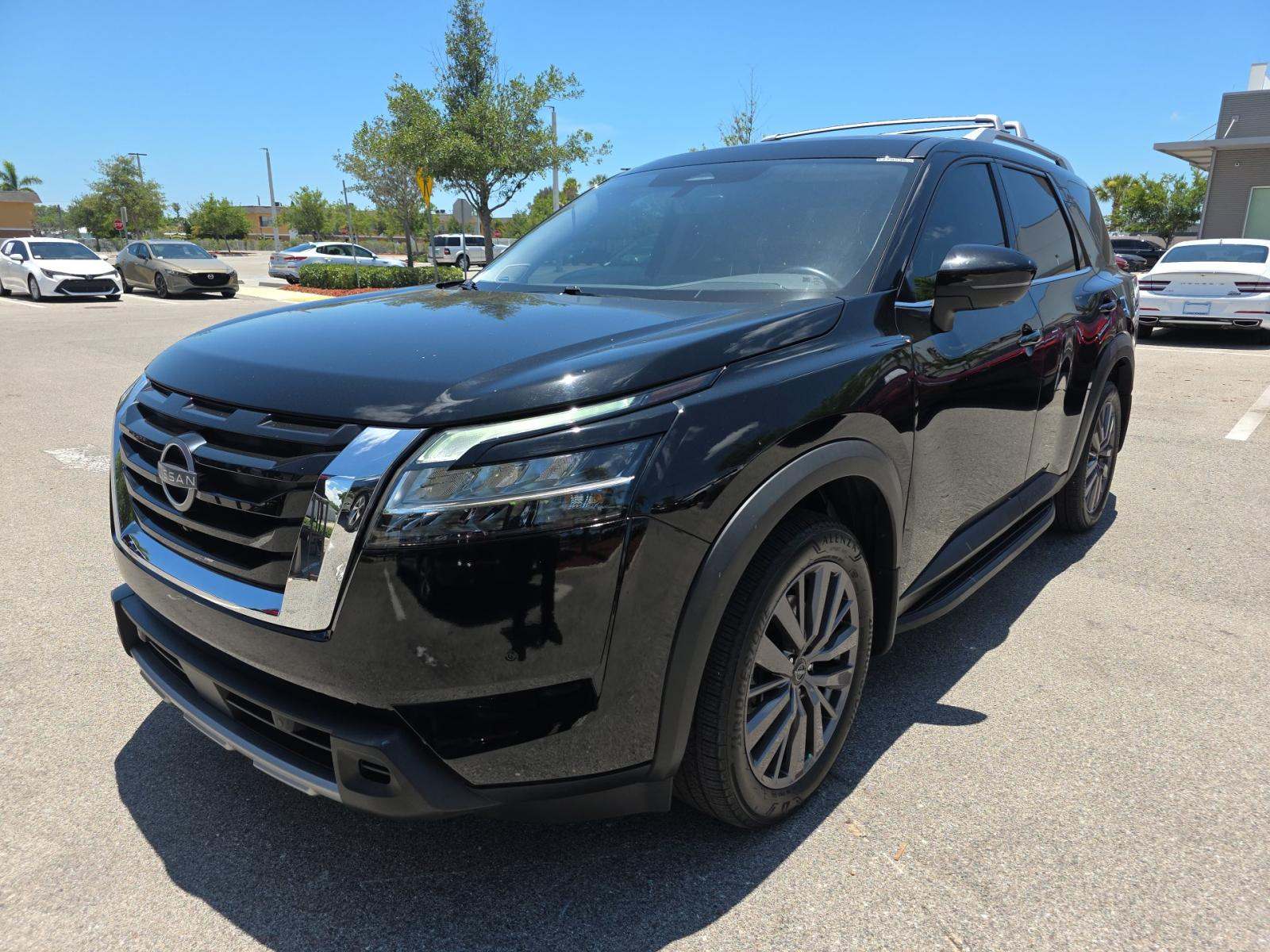 2023 Nissan Pathfinder SL FWD