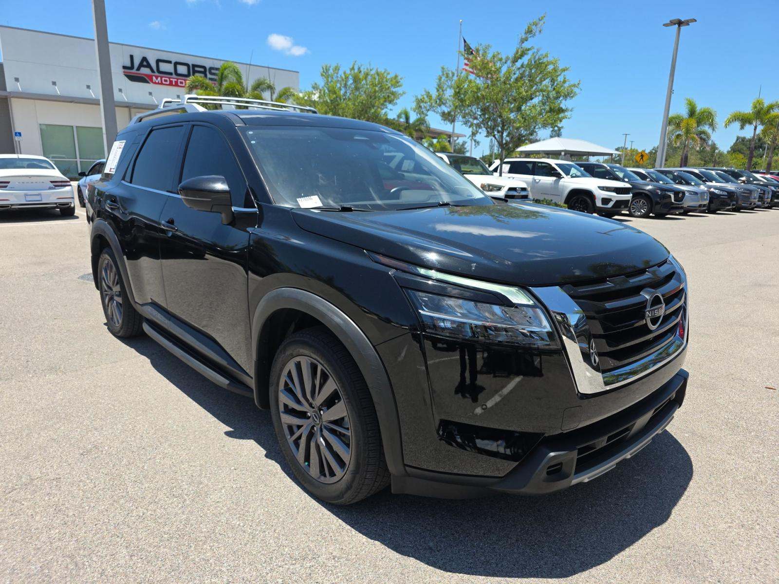 2023 Nissan Pathfinder SL FWD
