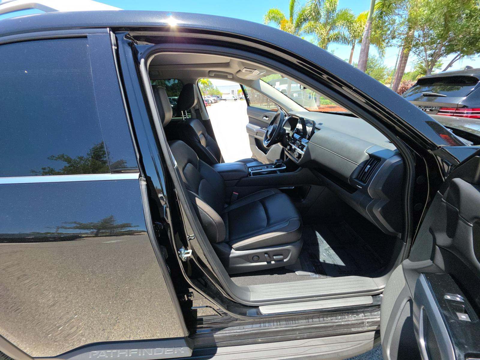 2023 Nissan Pathfinder SL FWD