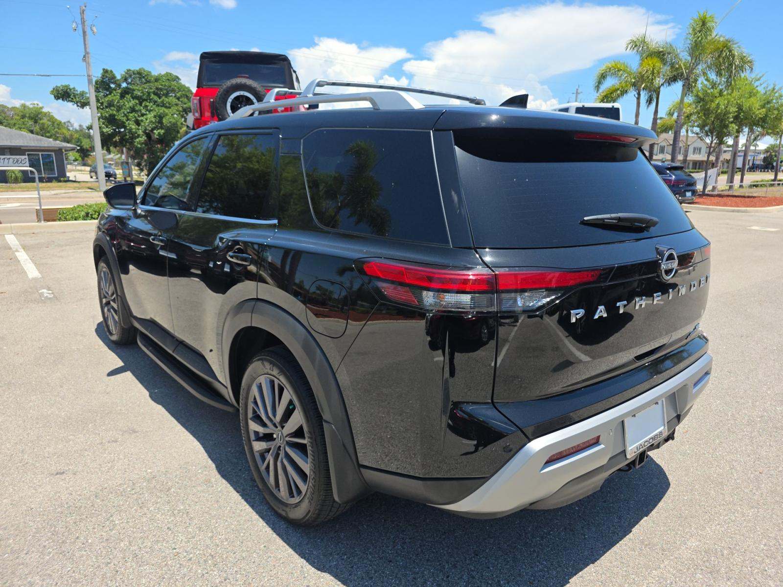 2023 Nissan Pathfinder SL FWD