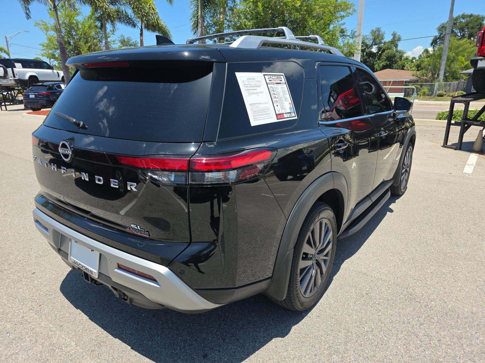 2023 Nissan Pathfinder SL FWD