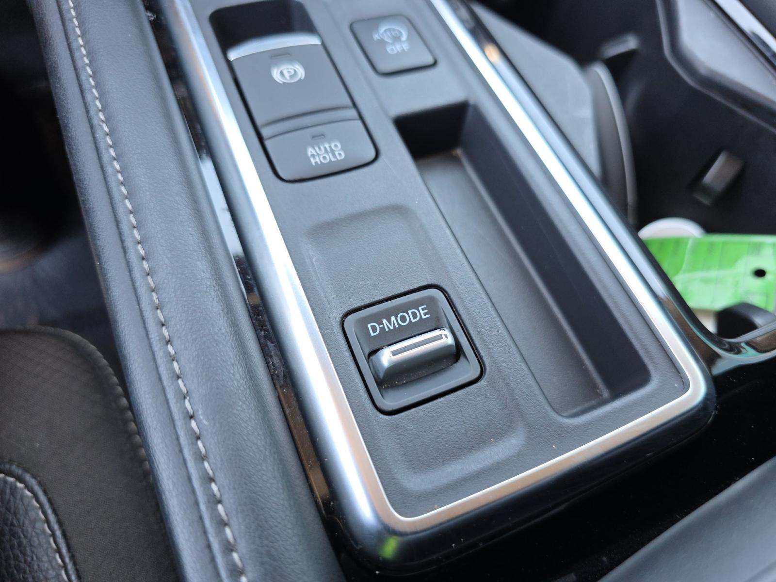 2023 Nissan Pathfinder SL FWD