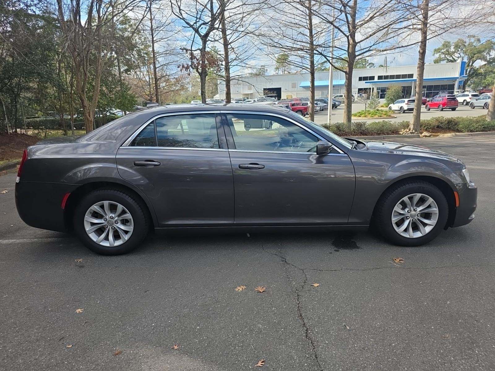 2023 Chrysler 300 Touring RWD