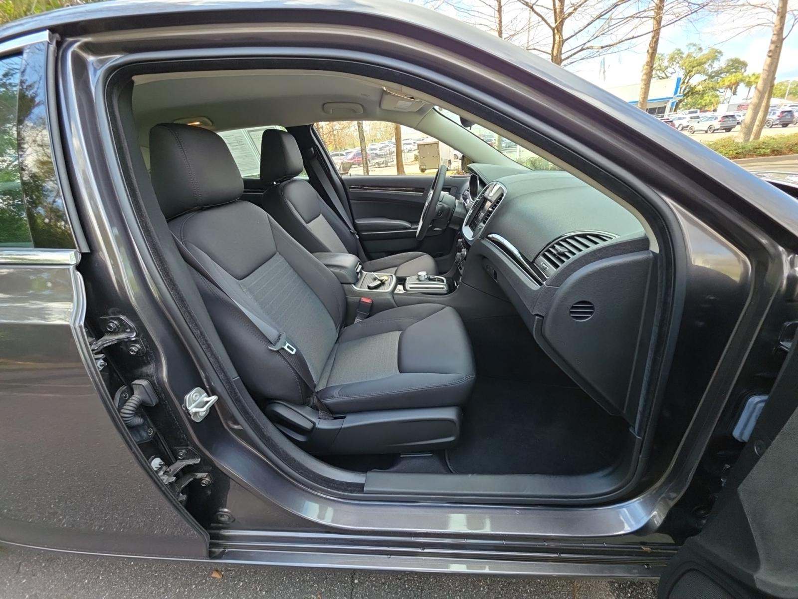 2023 Chrysler 300 Touring RWD