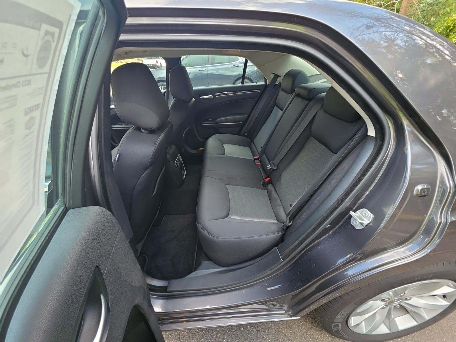 2023 Chrysler 300 Touring RWD