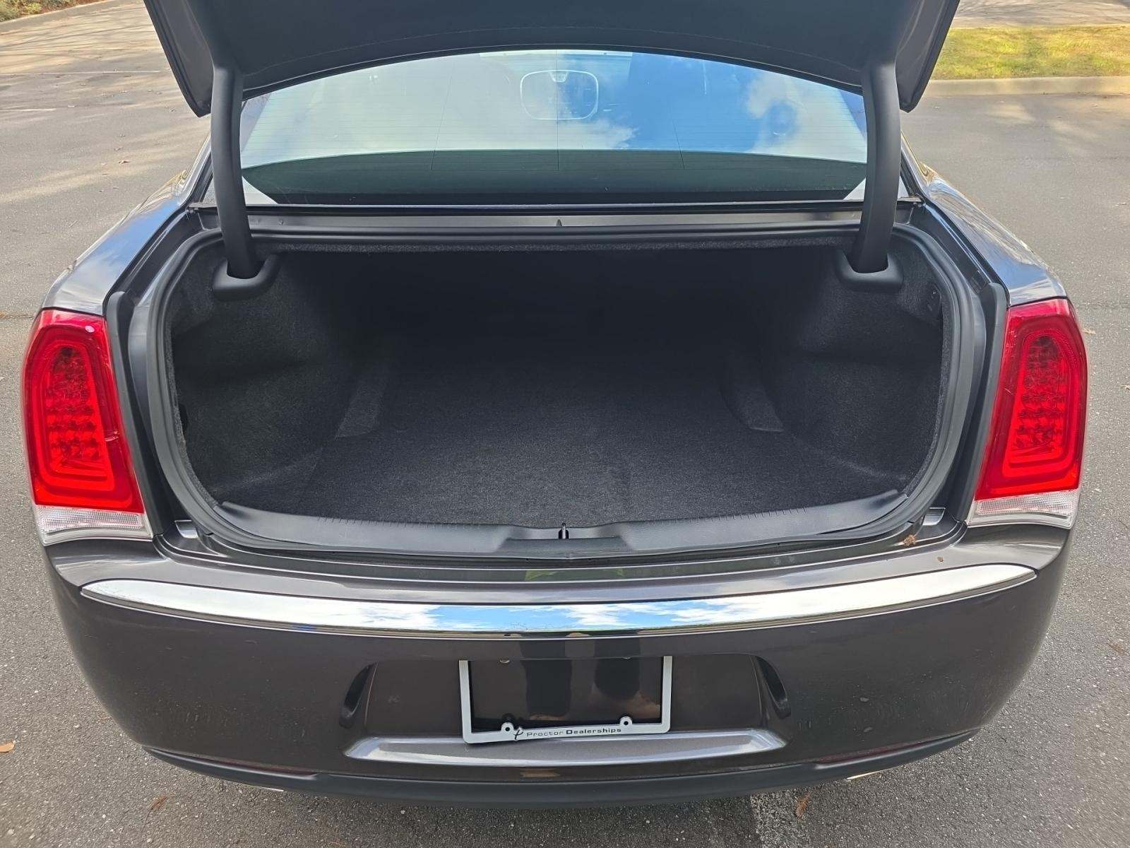 2023 Chrysler 300 Touring RWD