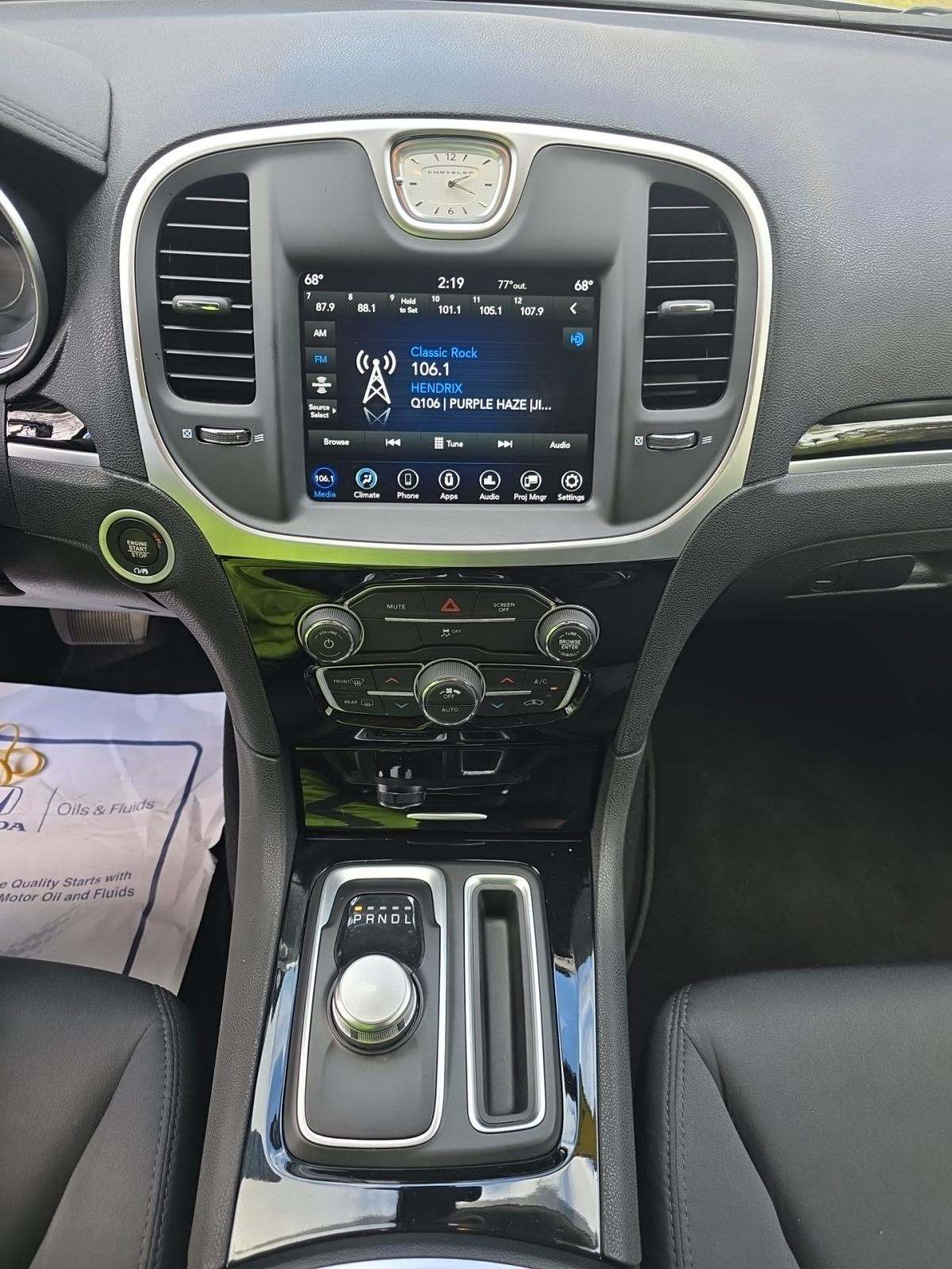 2023 Chrysler 300 Touring RWD