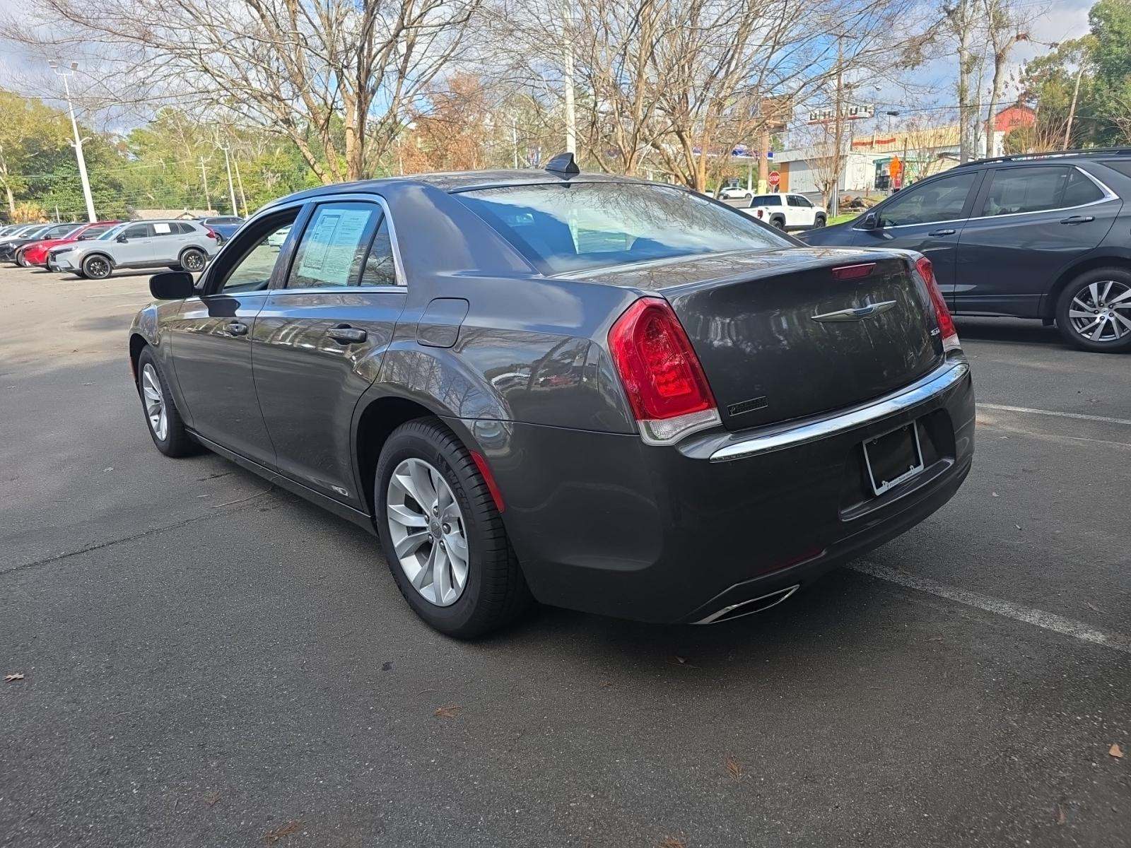 2023 Chrysler 300 Touring RWD