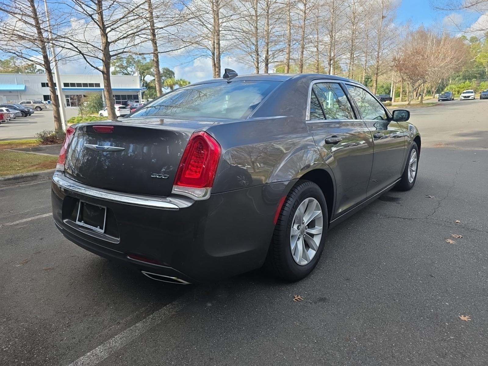 2023 Chrysler 300 Touring RWD