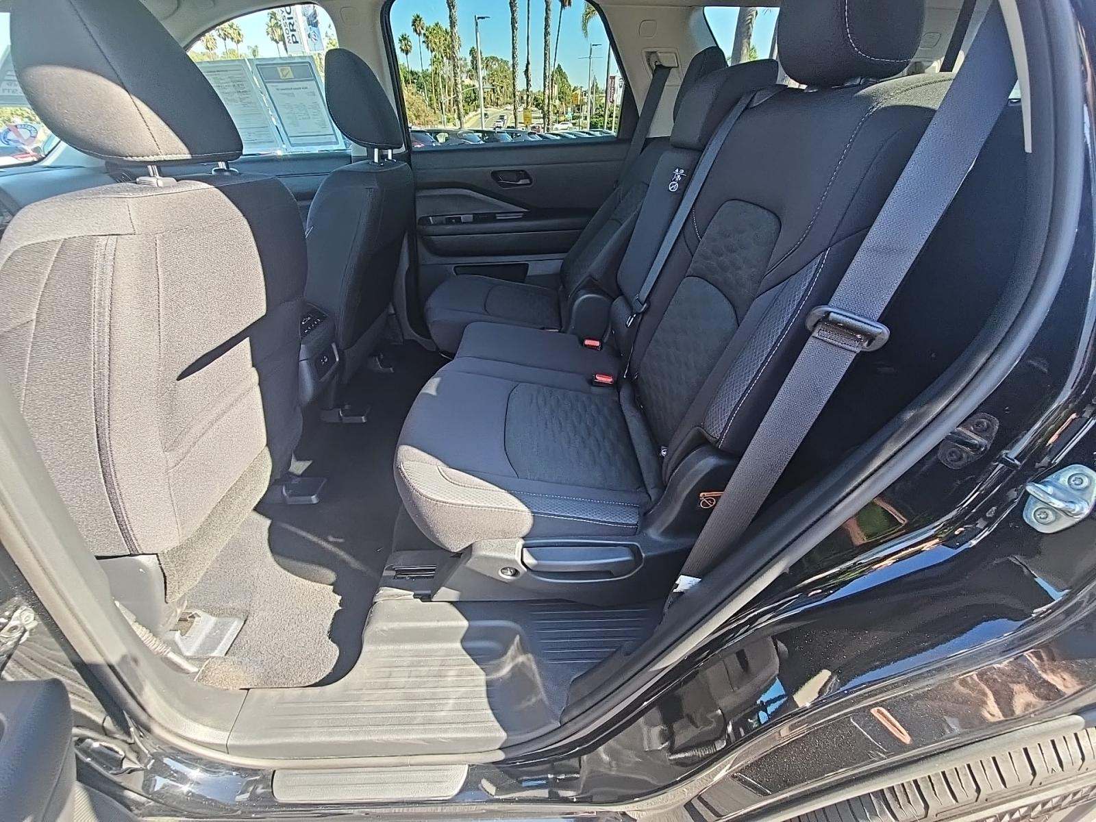 2024 Nissan Pathfinder SV FWD