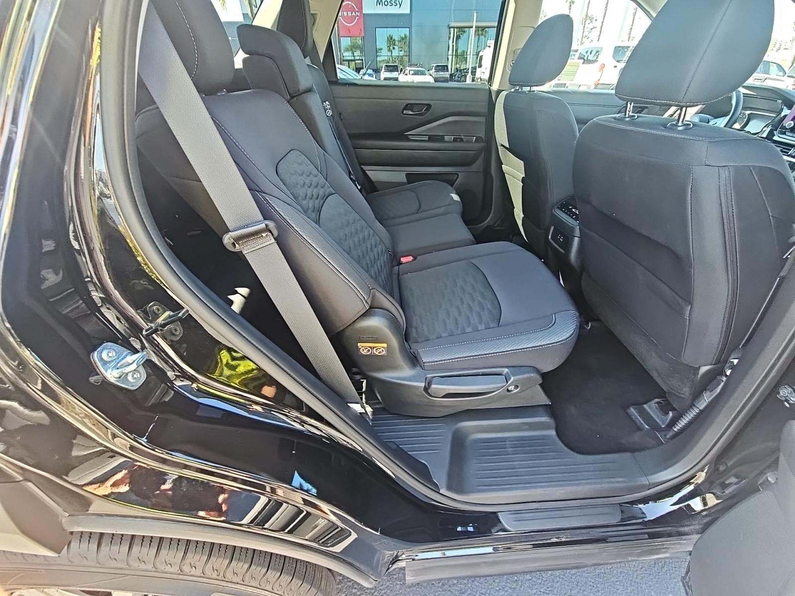 2024 Nissan Pathfinder SV FWD