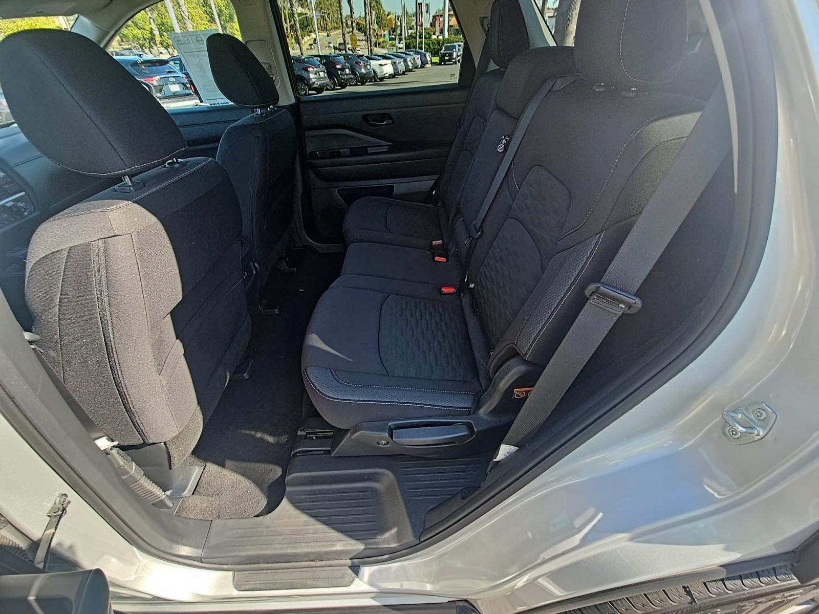 2024 Nissan Pathfinder SV FWD