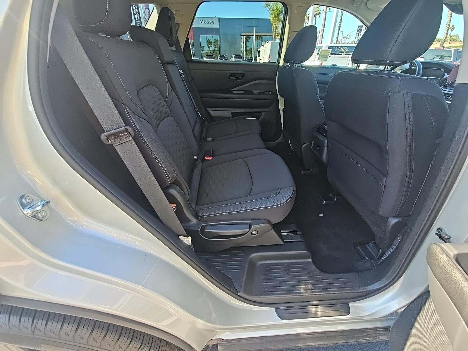 2024 Nissan Pathfinder SV FWD