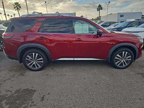 2022 Nissan Pathfinder Platinum FWD