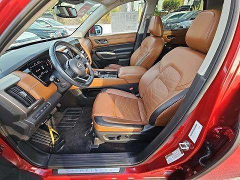 2022 Nissan Pathfinder Platinum FWD