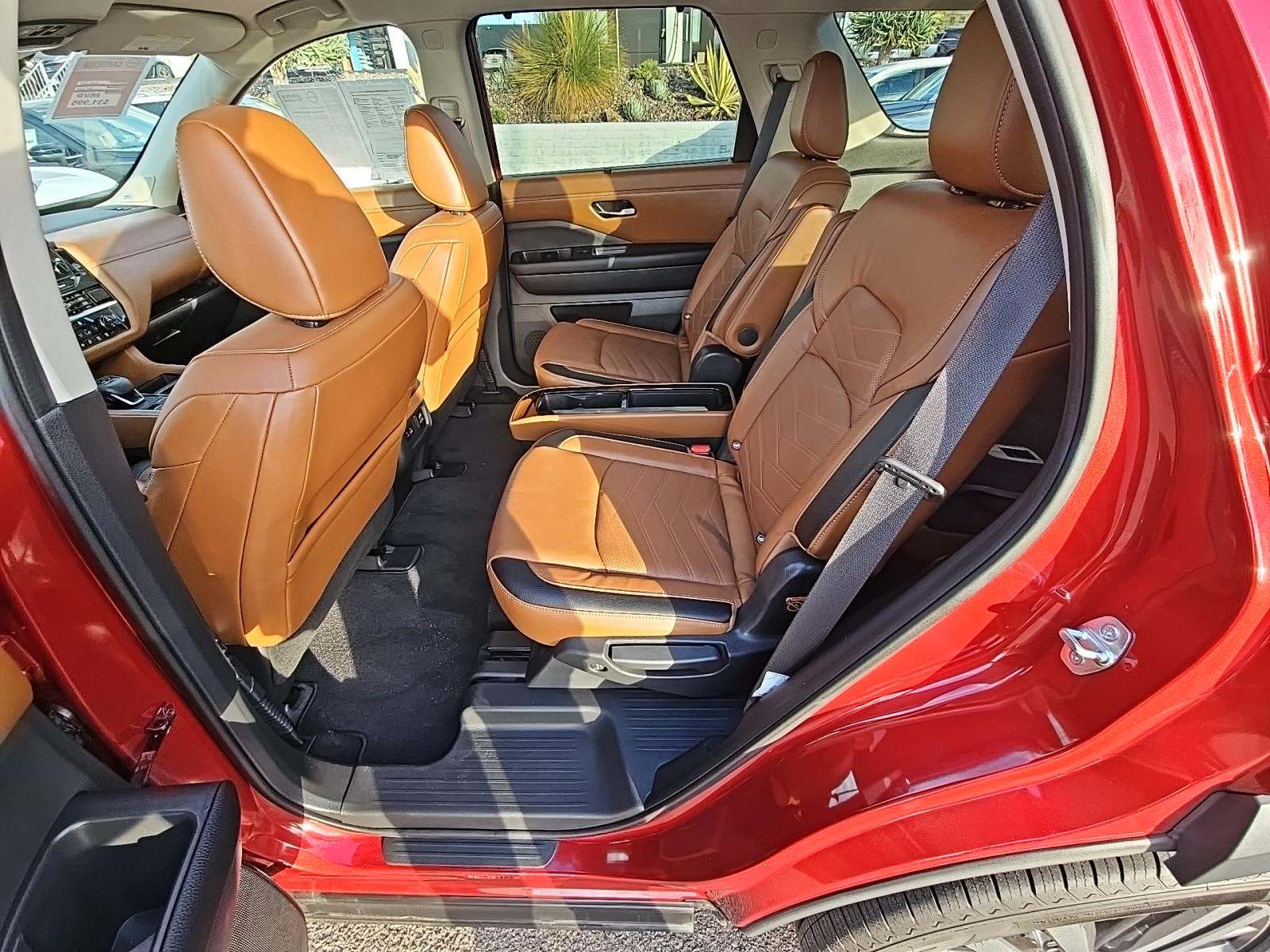 2022 Nissan Pathfinder Platinum FWD