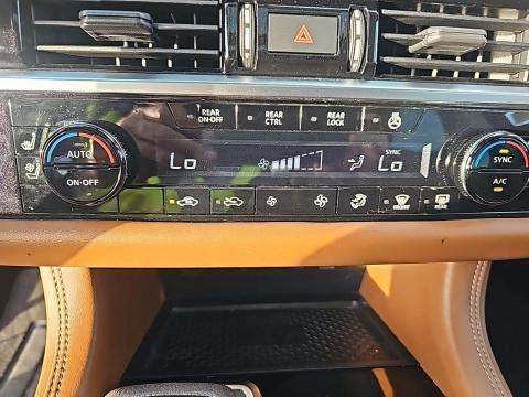 2022 Nissan Pathfinder Platinum FWD