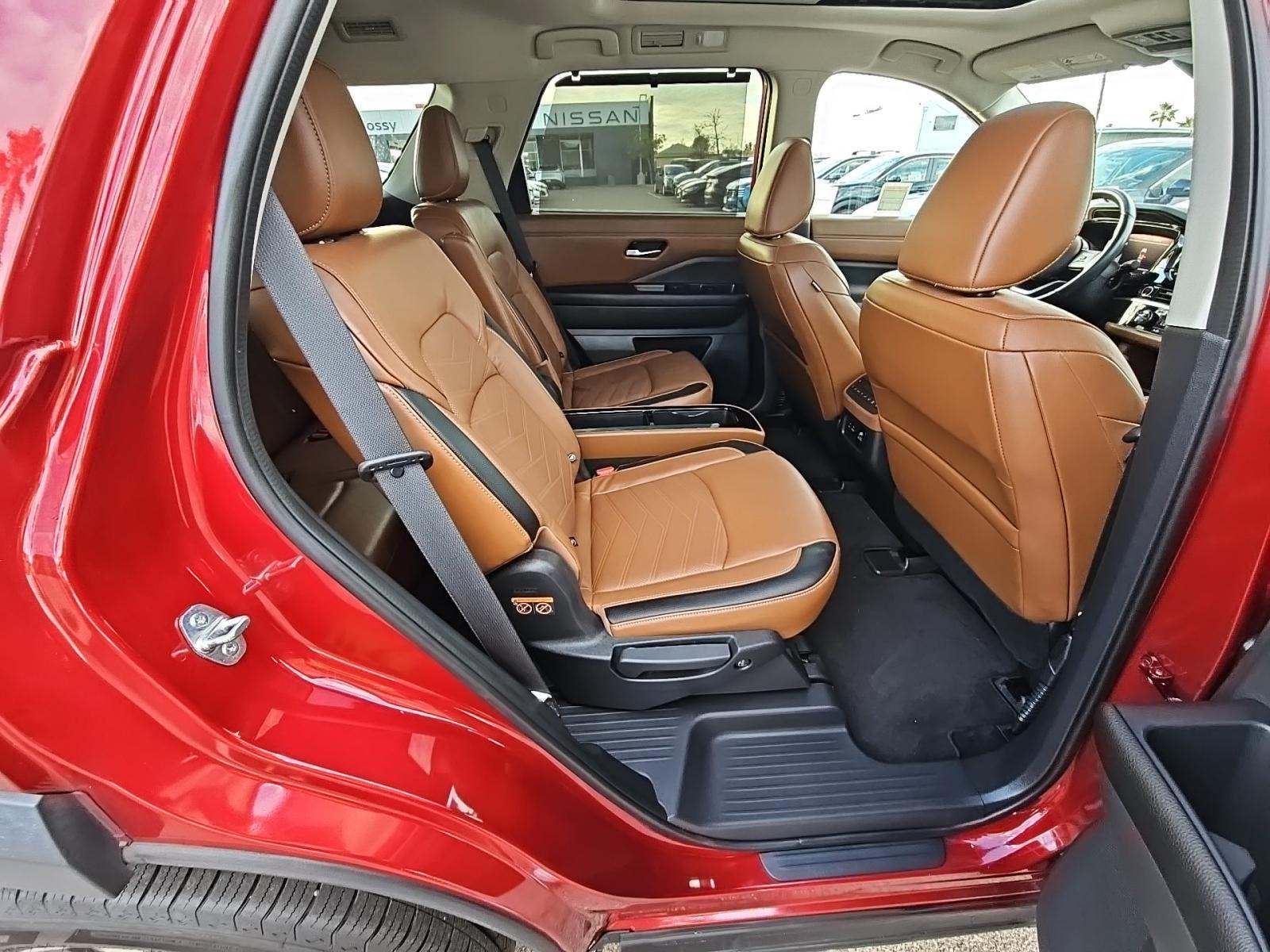 2022 Nissan Pathfinder Platinum FWD