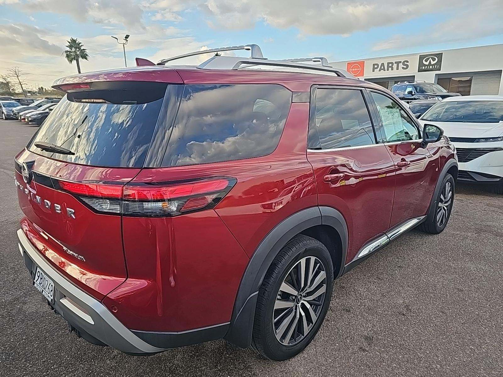 2022 Nissan Pathfinder Platinum FWD