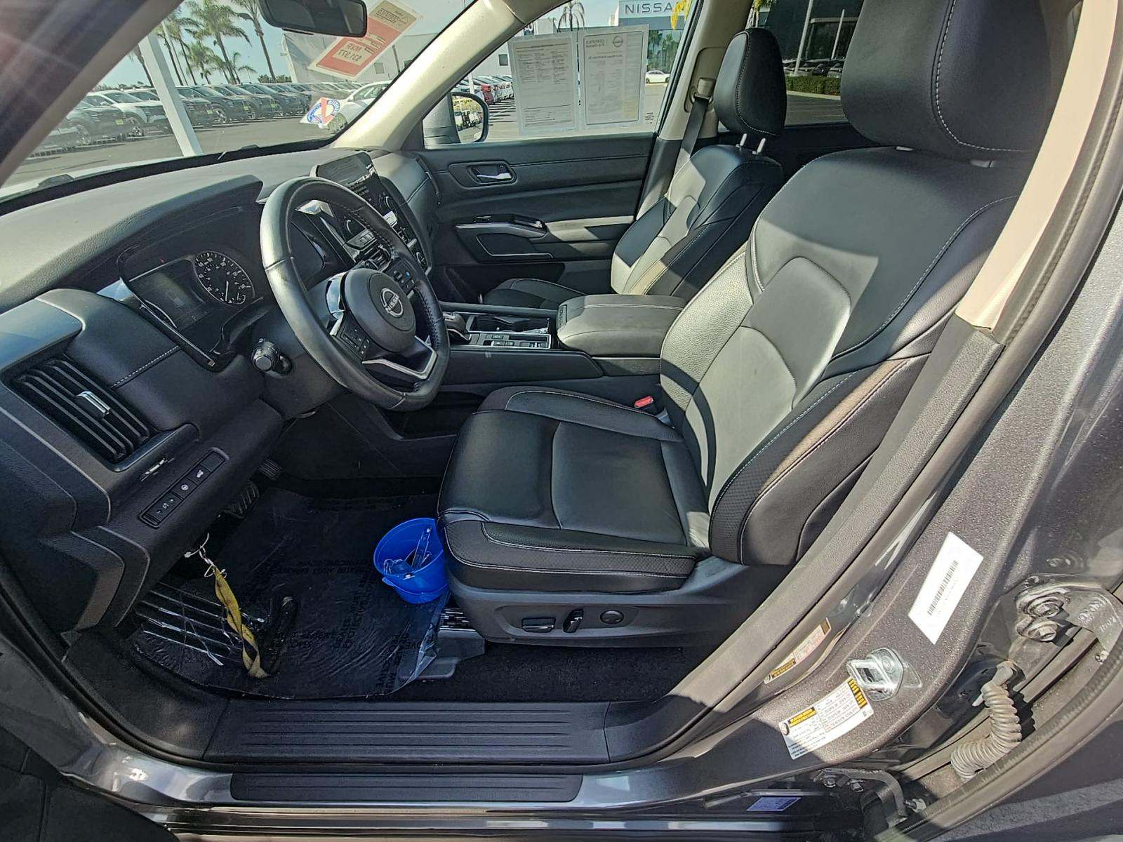 2024 Nissan Pathfinder SL FWD