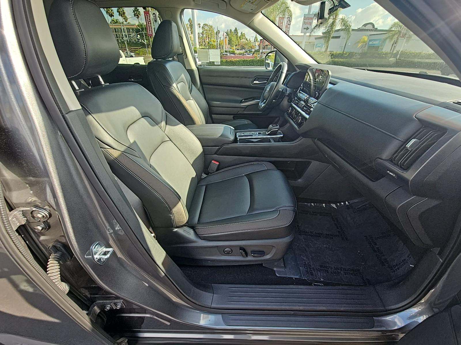 2024 Nissan Pathfinder SL FWD