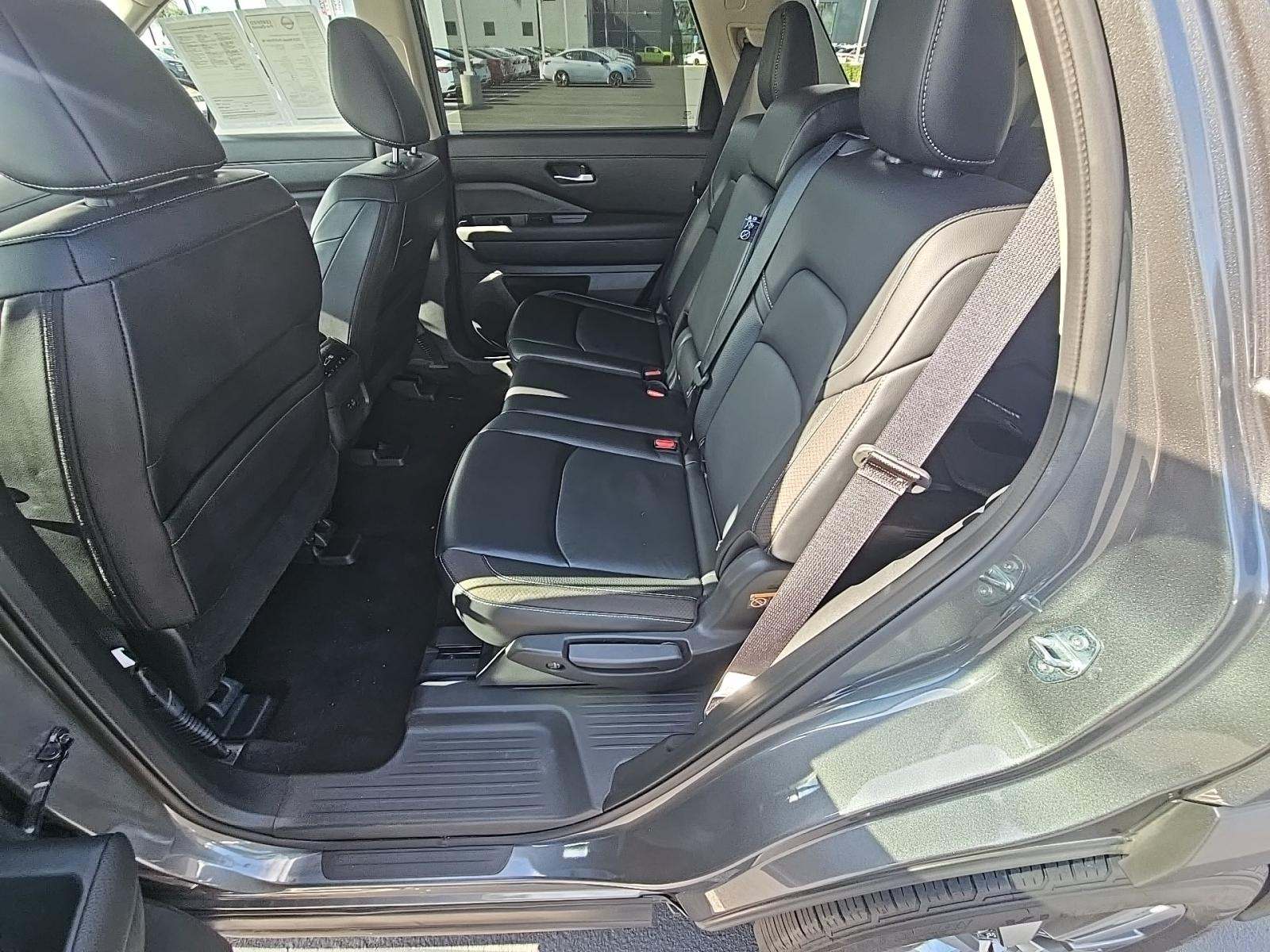 2024 Nissan Pathfinder SL FWD