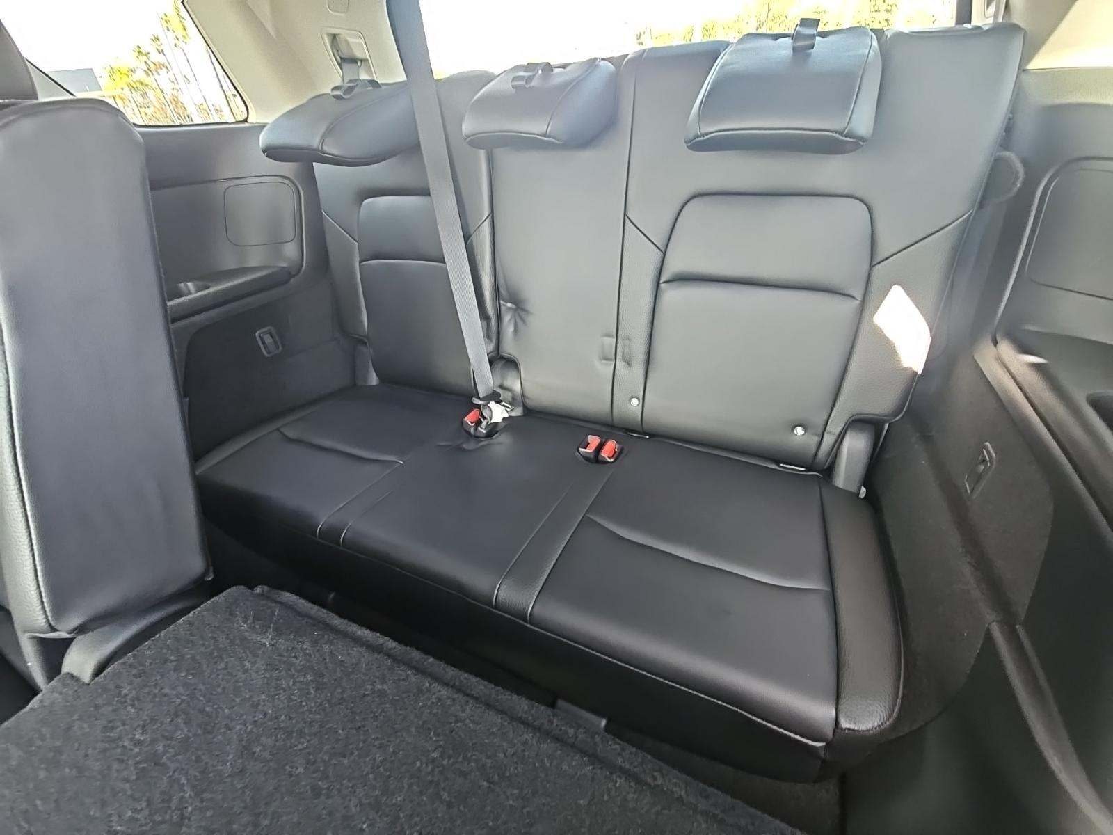 2024 Nissan Pathfinder SL FWD