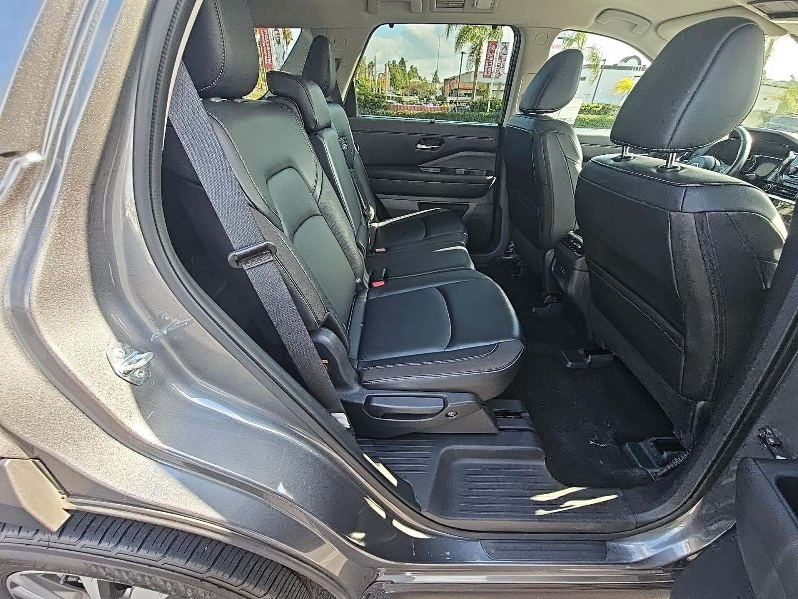 2024 Nissan Pathfinder SL FWD