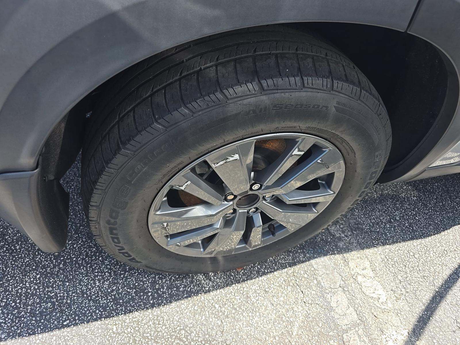 2022 Nissan Pathfinder SV FWD