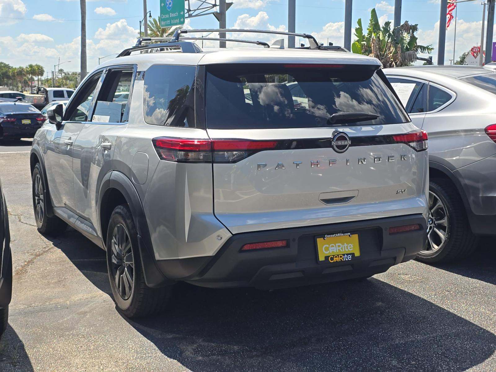 2022 Nissan Pathfinder SV FWD