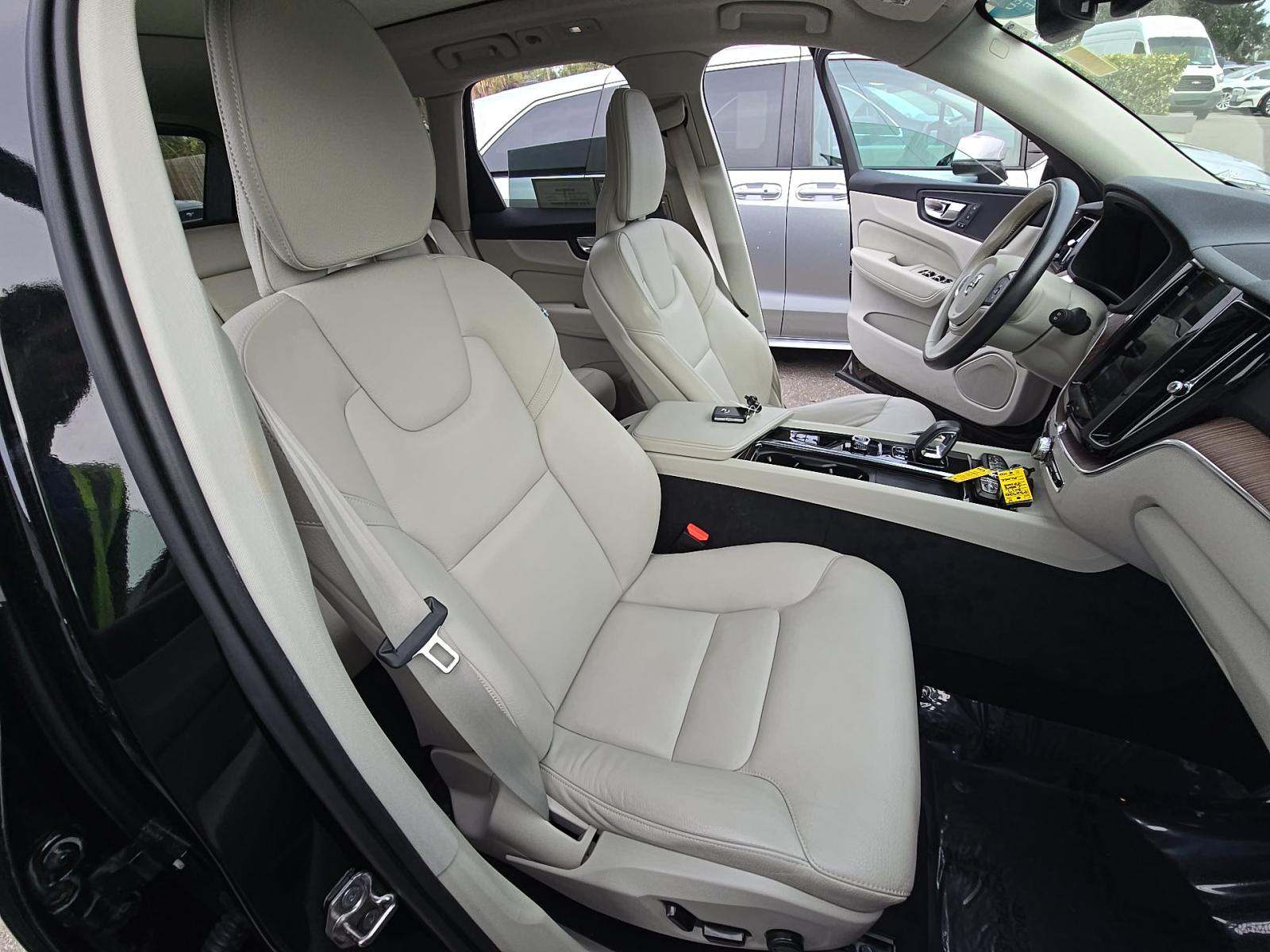 2022 Volvo XC60 B5 Momentum AWD