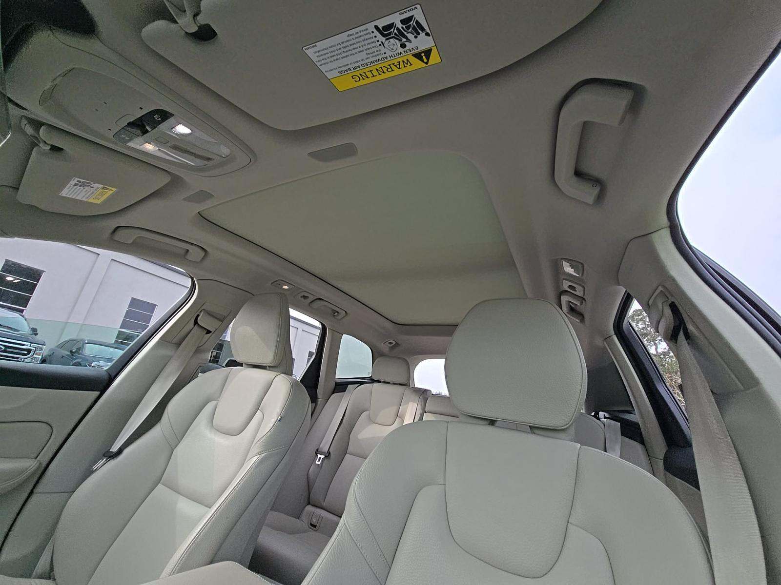 2022 Volvo XC60 B5 Momentum AWD