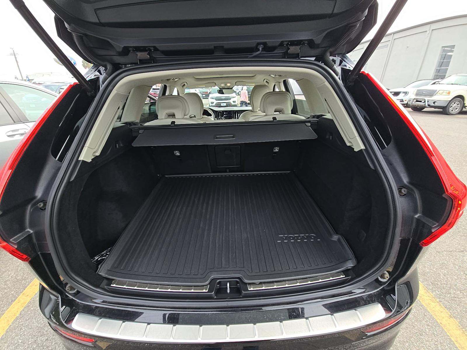 2022 Volvo XC60 B5 Momentum AWD