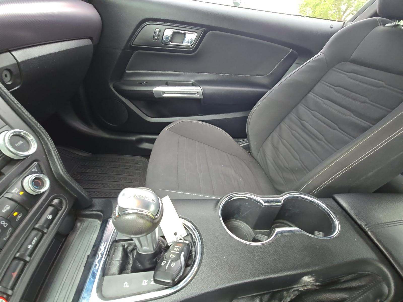 FORD MUSTANG - 8