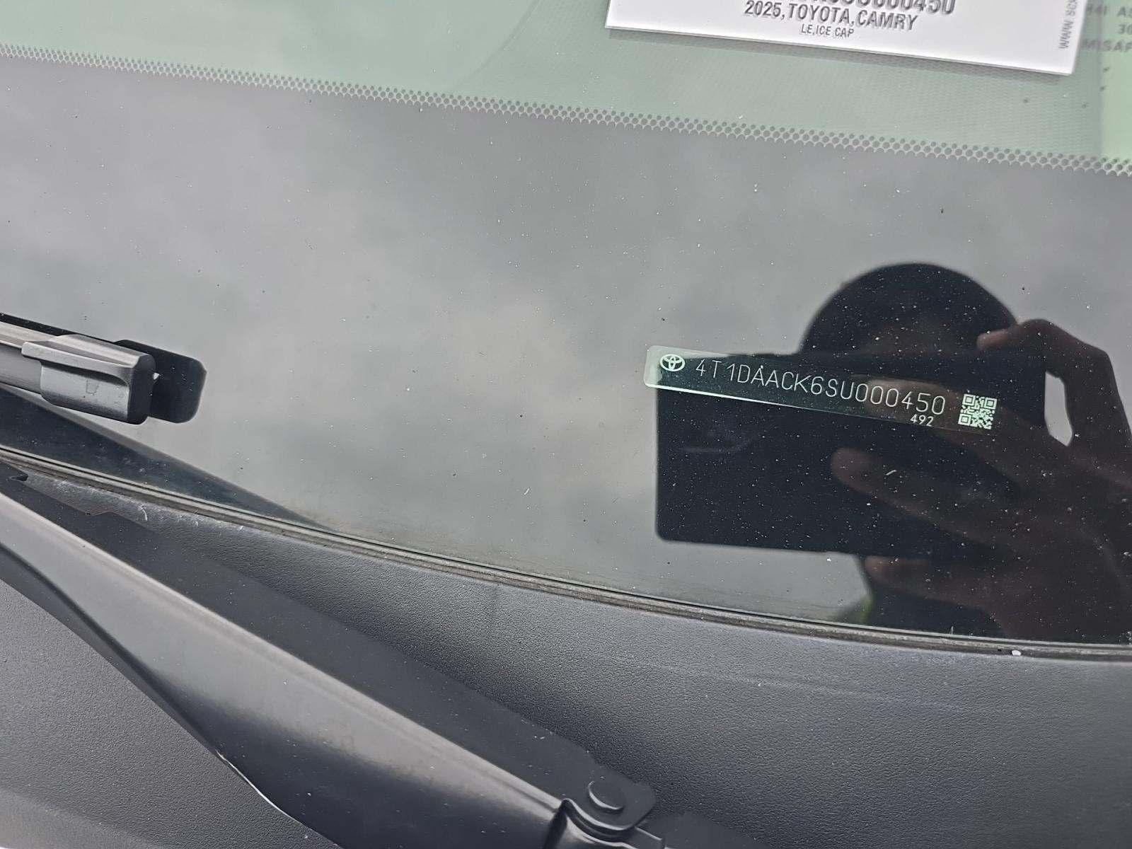 2025 Toyota Camry LE FWD