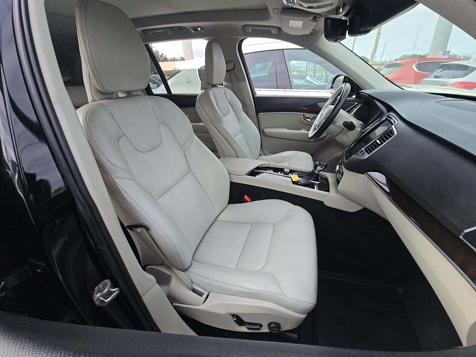 2019 Volvo XC90 T5 Momentum FWD